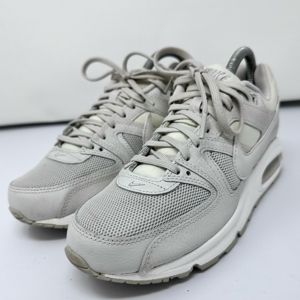 Women’s Nike Air Max Light Gray Athletic Shoes size 7.5 - Picture 1 of 9